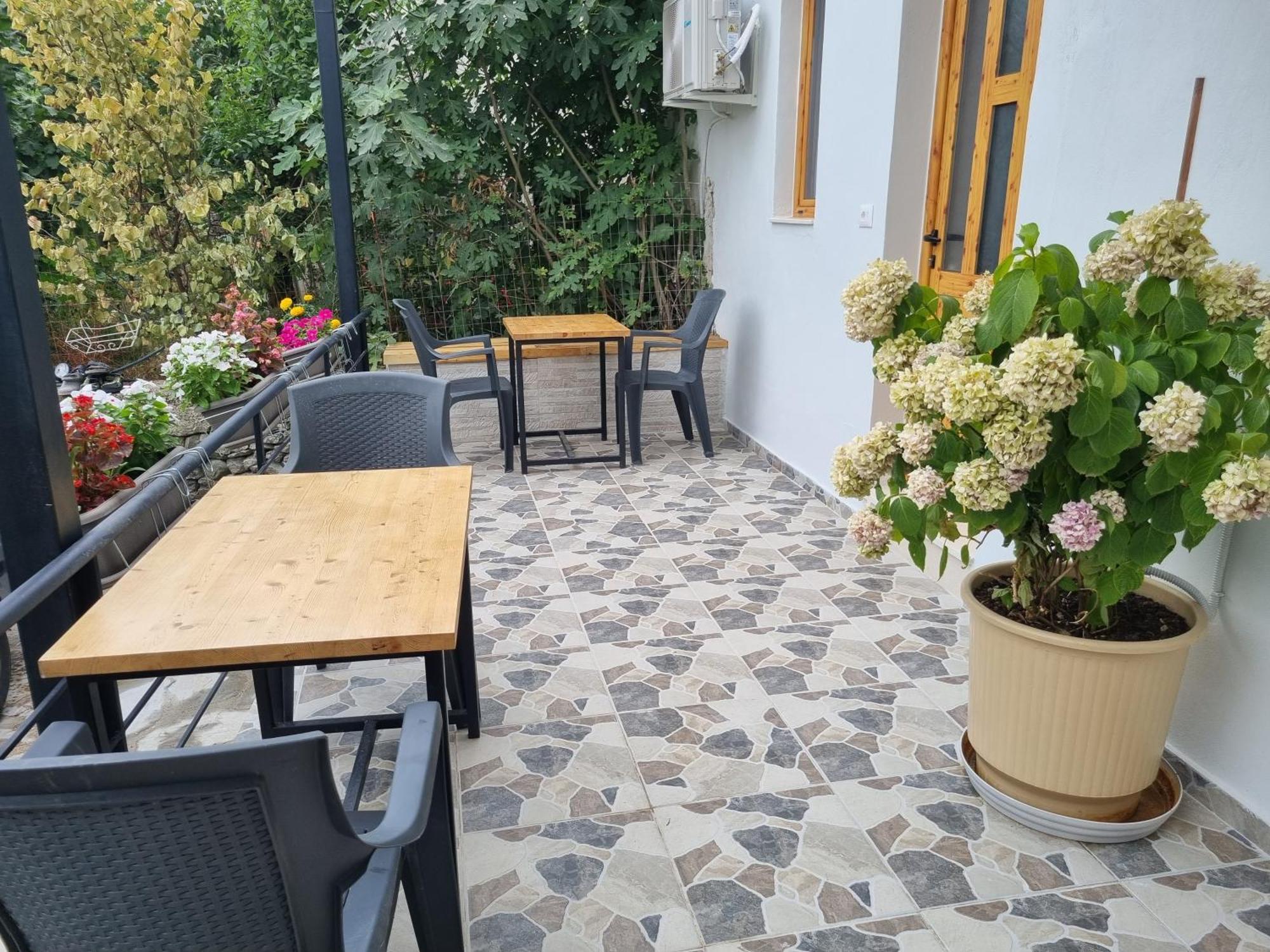 Bed and Breakfast Tony'S Terrace Gjirokastra Zewnętrze zdjęcie